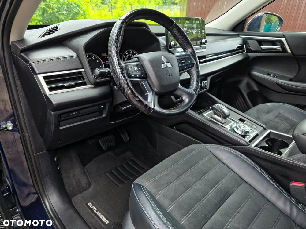Mitsubishi Outlander - 16