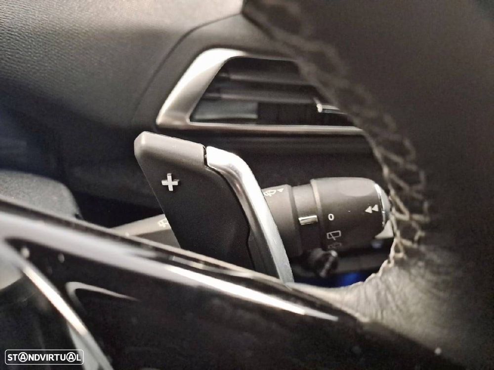 Peugeot 5008 1.2 Hybrid Allure Pack e-DCS6 - 15