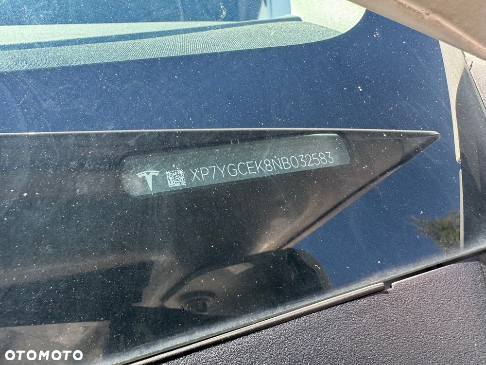 Tesla Model Y - 14