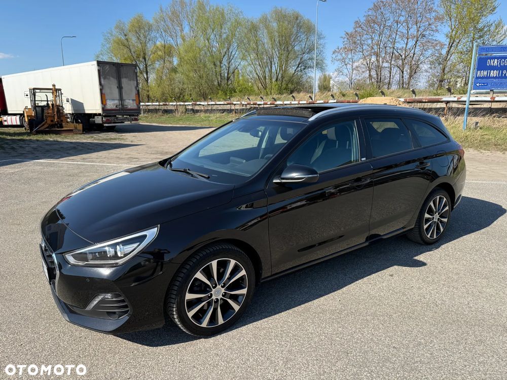 Hyundai i30 1.6 CRDI DCT Intro - 1