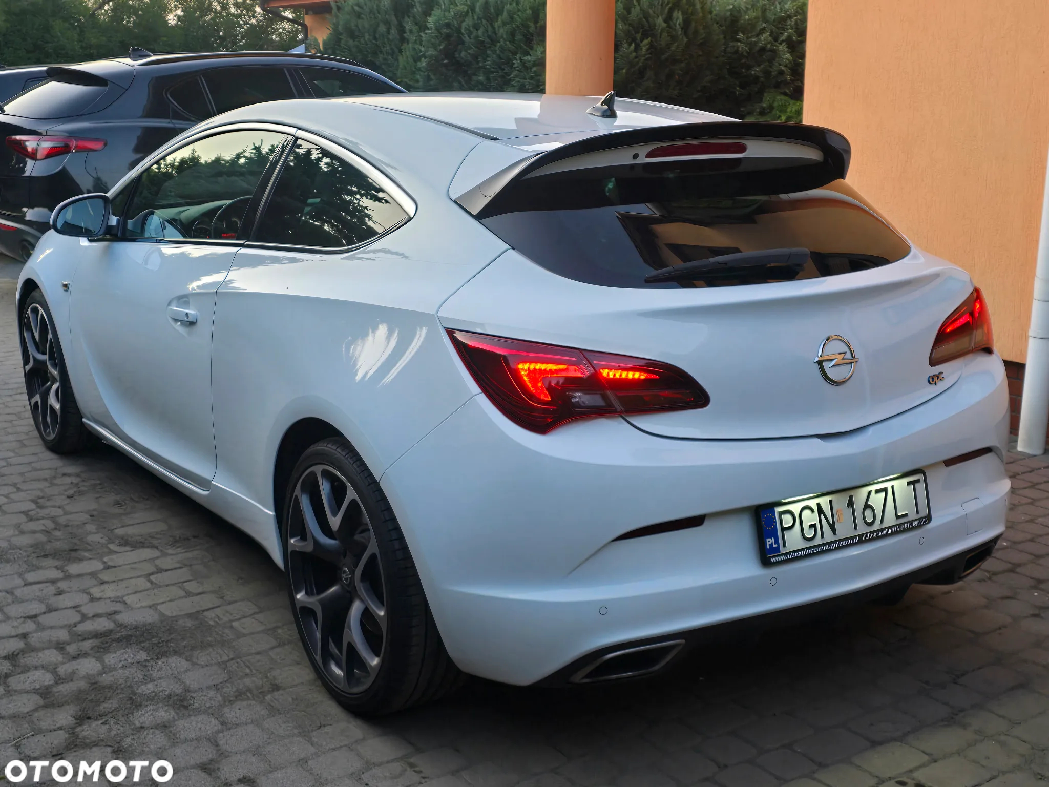 Opel Astra IV GTC OPC - 11