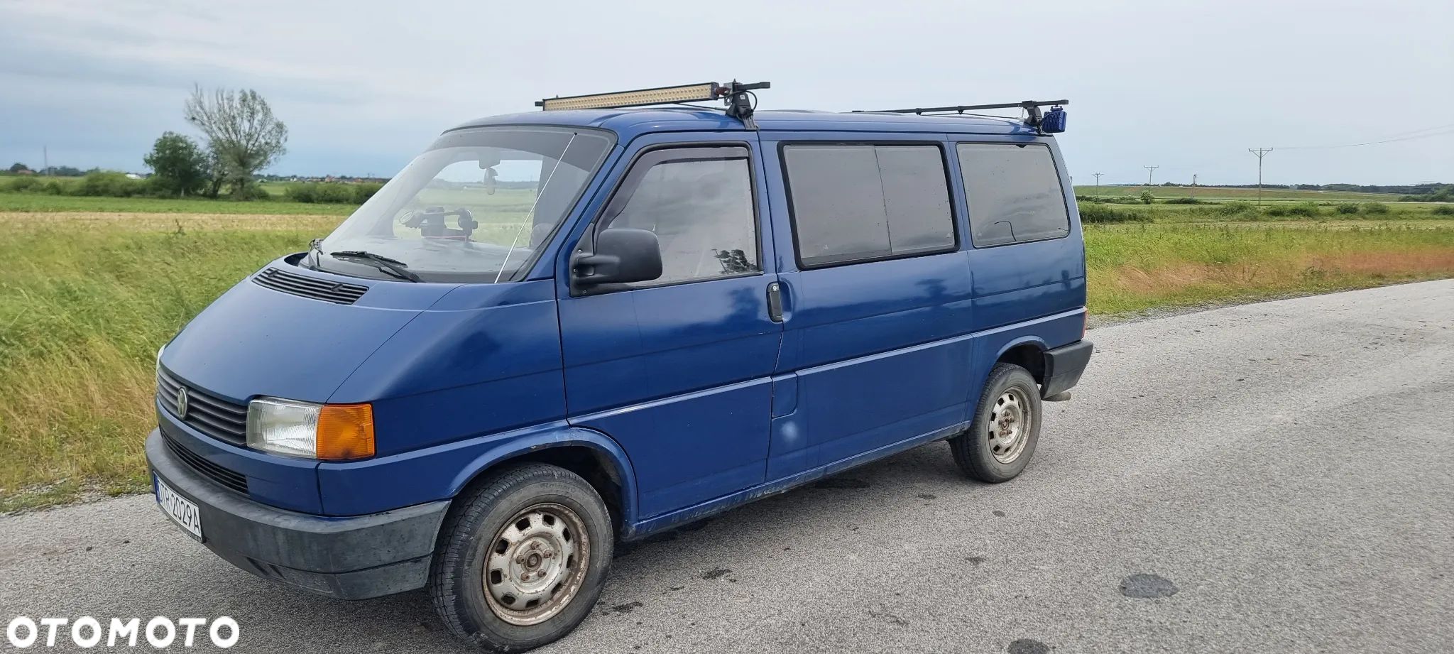 Volkswagen Caravelle - 1