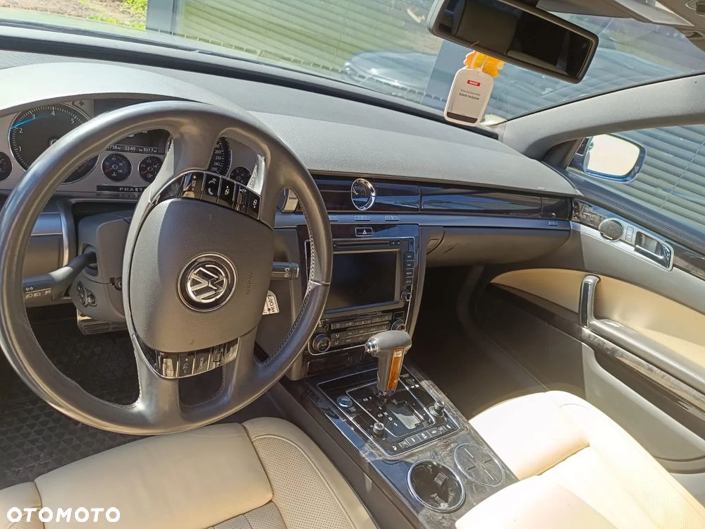 Volkswagen Phaeton - 21