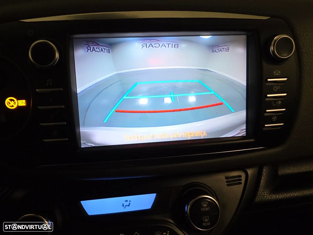 Toyota Yaris 1.5 HSD Comfort +P.Style+P.Techno - 3