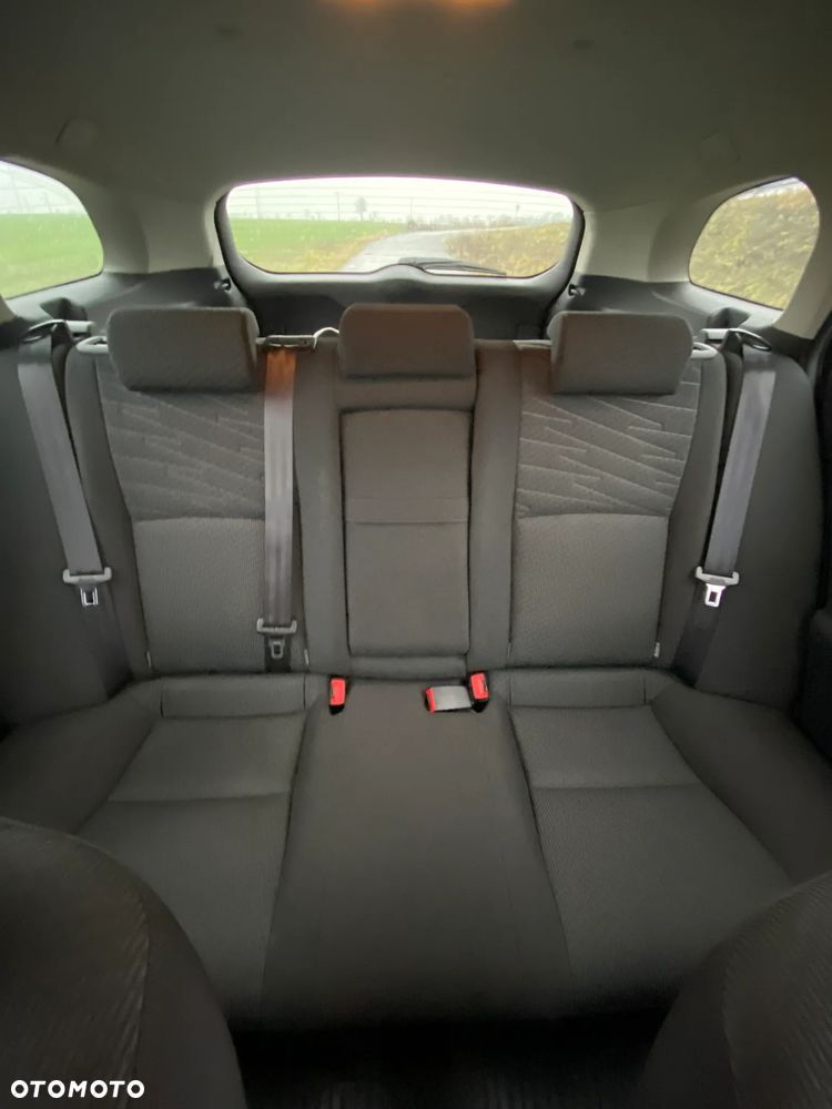 Toyota Avensis 2.2 D-CAT Executive - 21