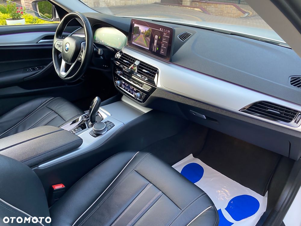 BMW Seria 5 520d Touring - 10
