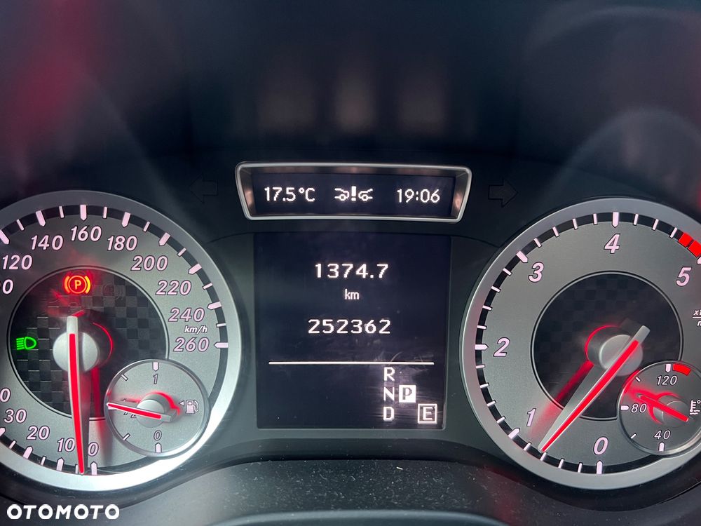 Mercedes-Benz Klasa A 200 CDI 7G-DCT AMG Line - 12