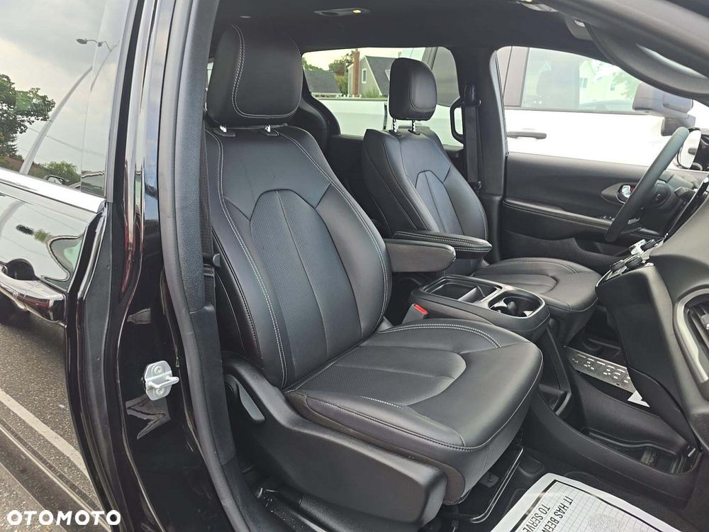 Chrysler Pacifica - 7