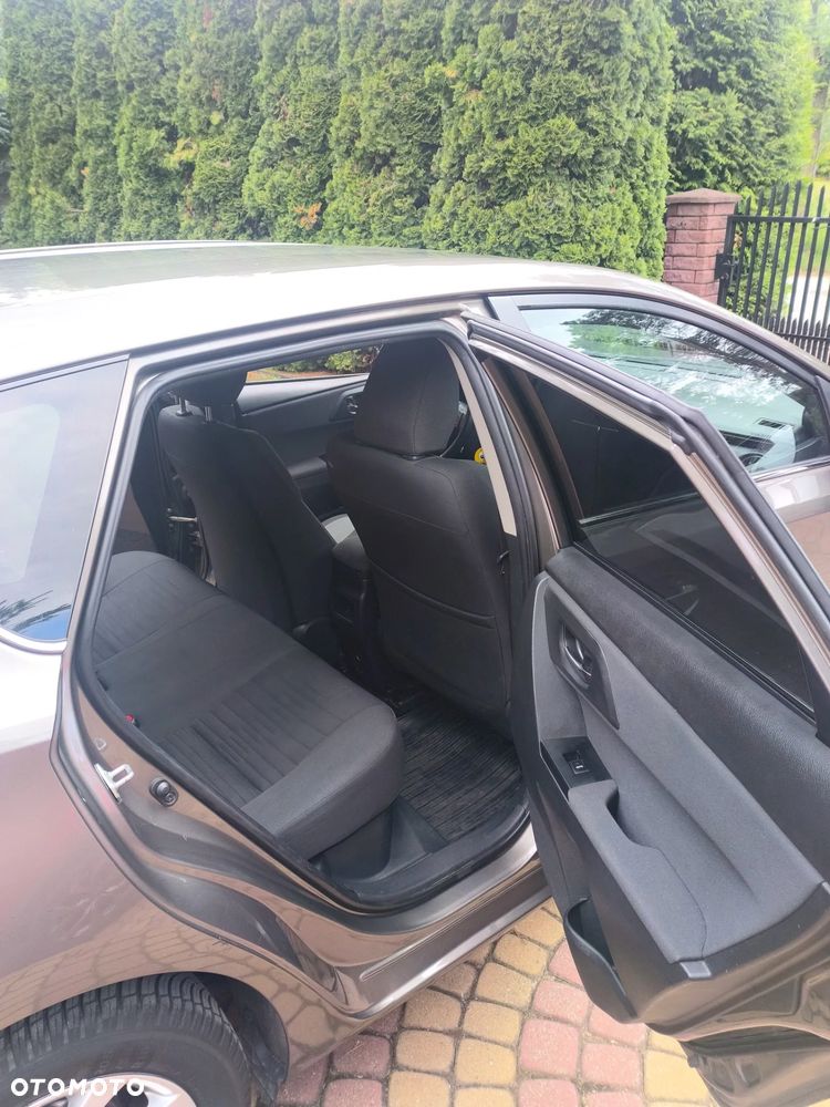 Toyota Auris Hybrid 135 Prestige - 10