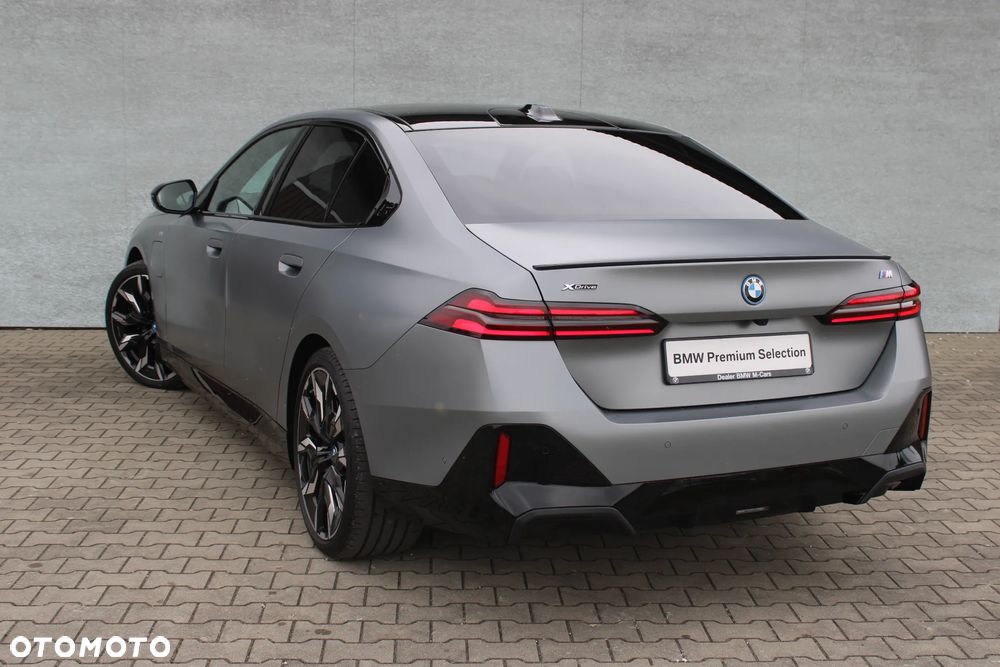 BMW Seria 5 550e xDrive PHEV M Sport - 8