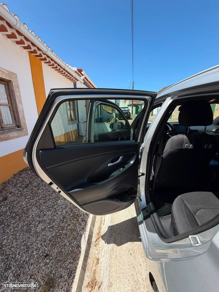 Hyundai i30 SW 1.6 CRDi Blue GO! DCT - 13