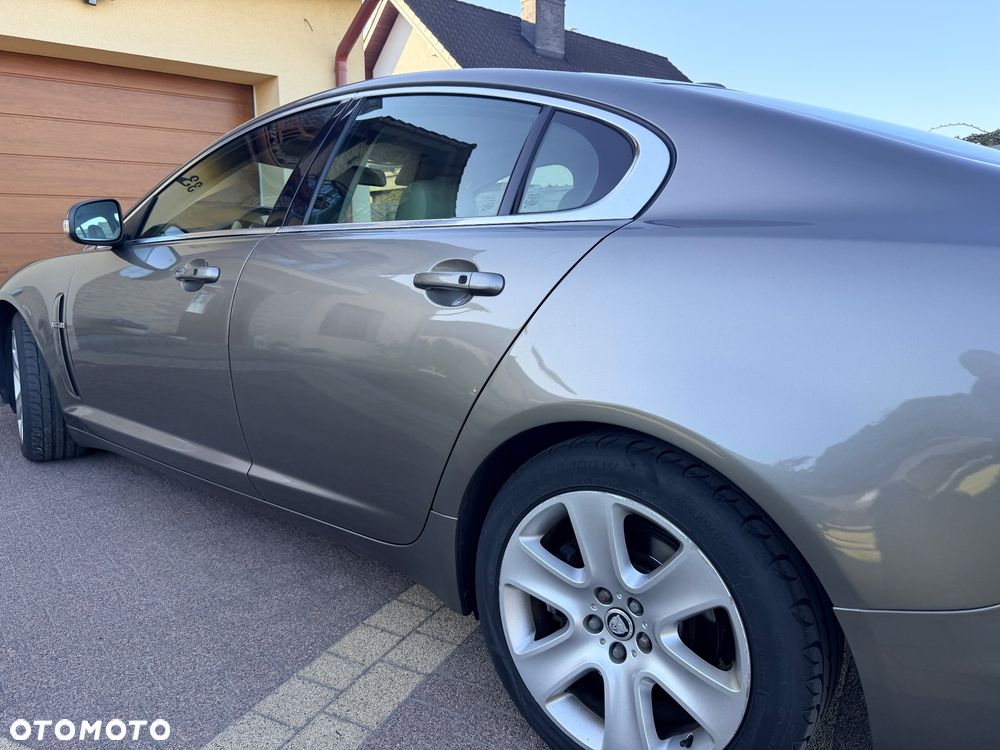 Jaguar XF 2.7 V6 Premium Luxury - 17