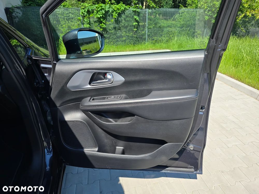 Chrysler Pacifica - 37