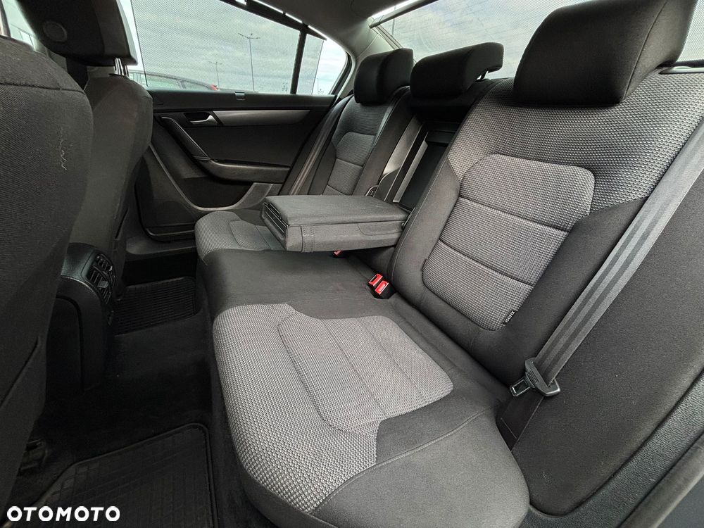 Volkswagen Passat 2.0 TDI Comfortline - 17