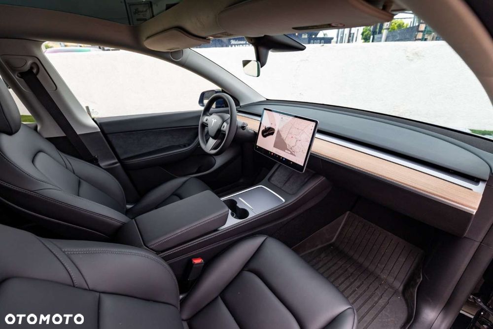 Tesla Model Y - 19