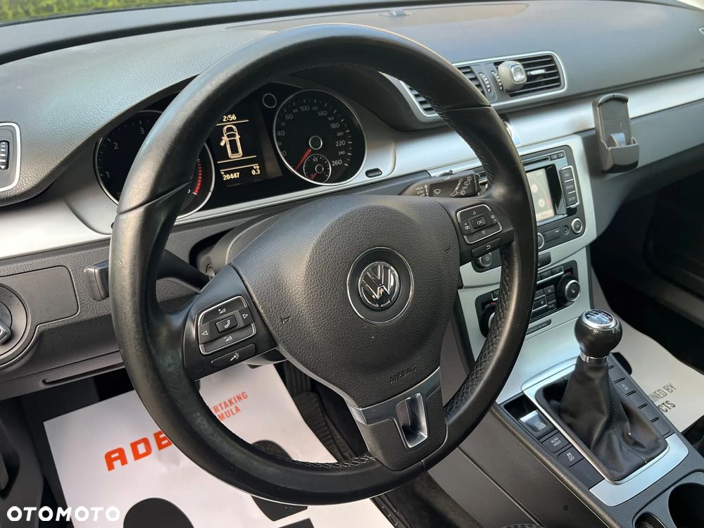 Volkswagen Passat 2.0 TDI DPF Highline - 21
