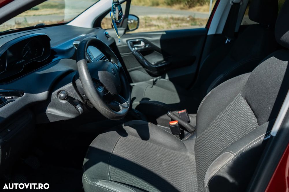 Peugeot 208 1.2 L PureTech Active - 15