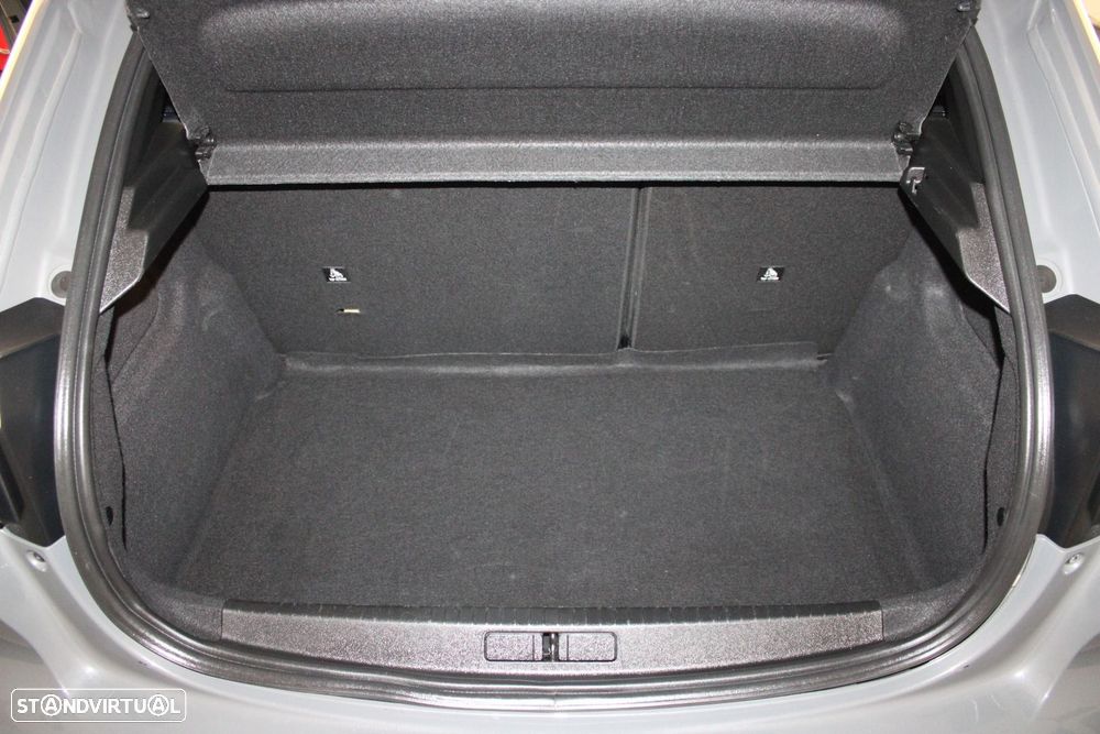 Peugeot 208 1.2 PureTech Allure — fotografia 30