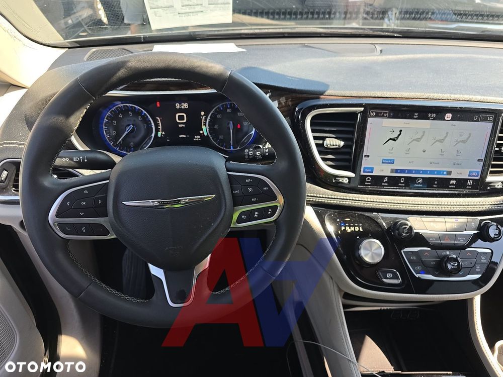 Chrysler Pacifica - 11