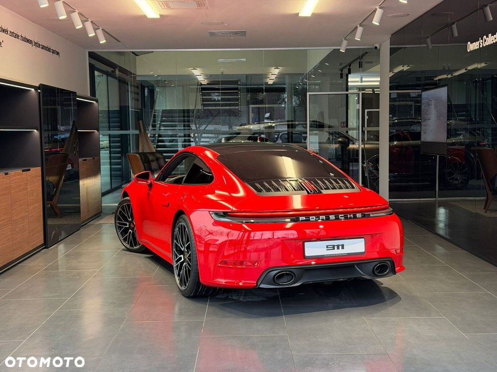 Porsche 911 Carrera - 4