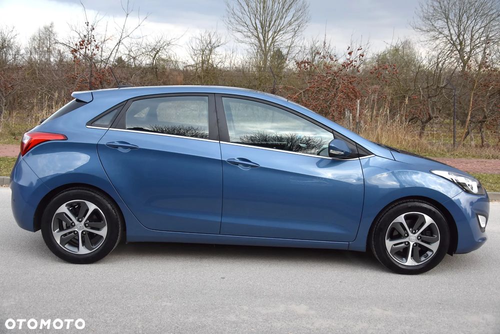 Hyundai i30 blue 1.6 GDI YES Gold - 12