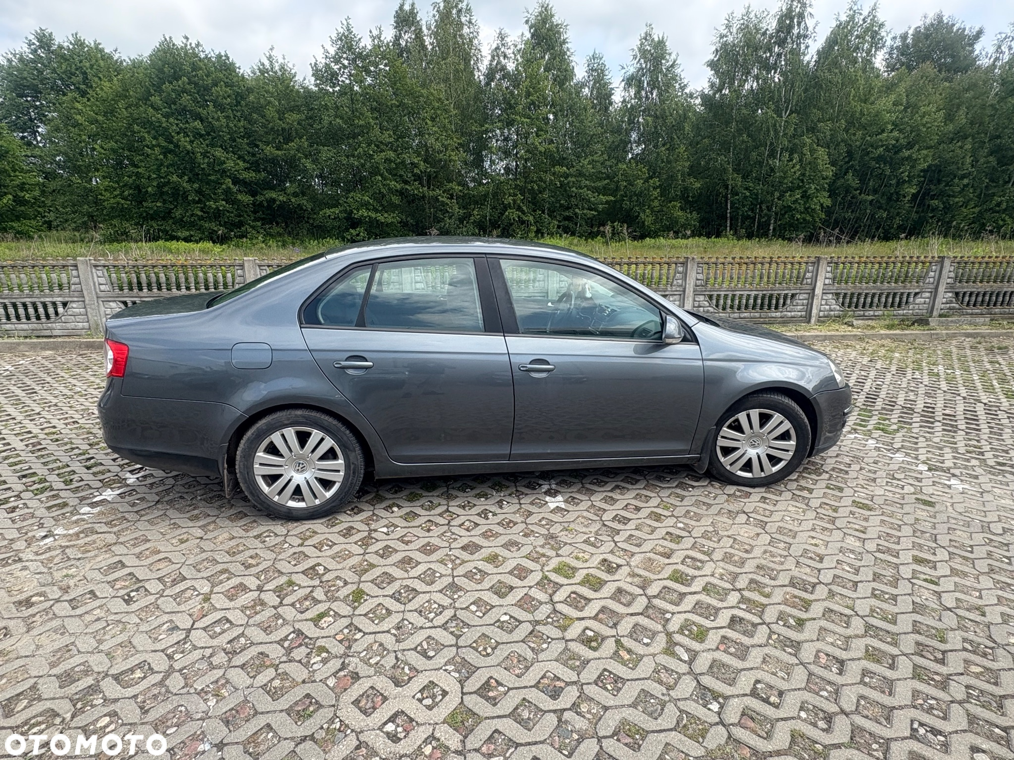 Volkswagen Jetta - 2