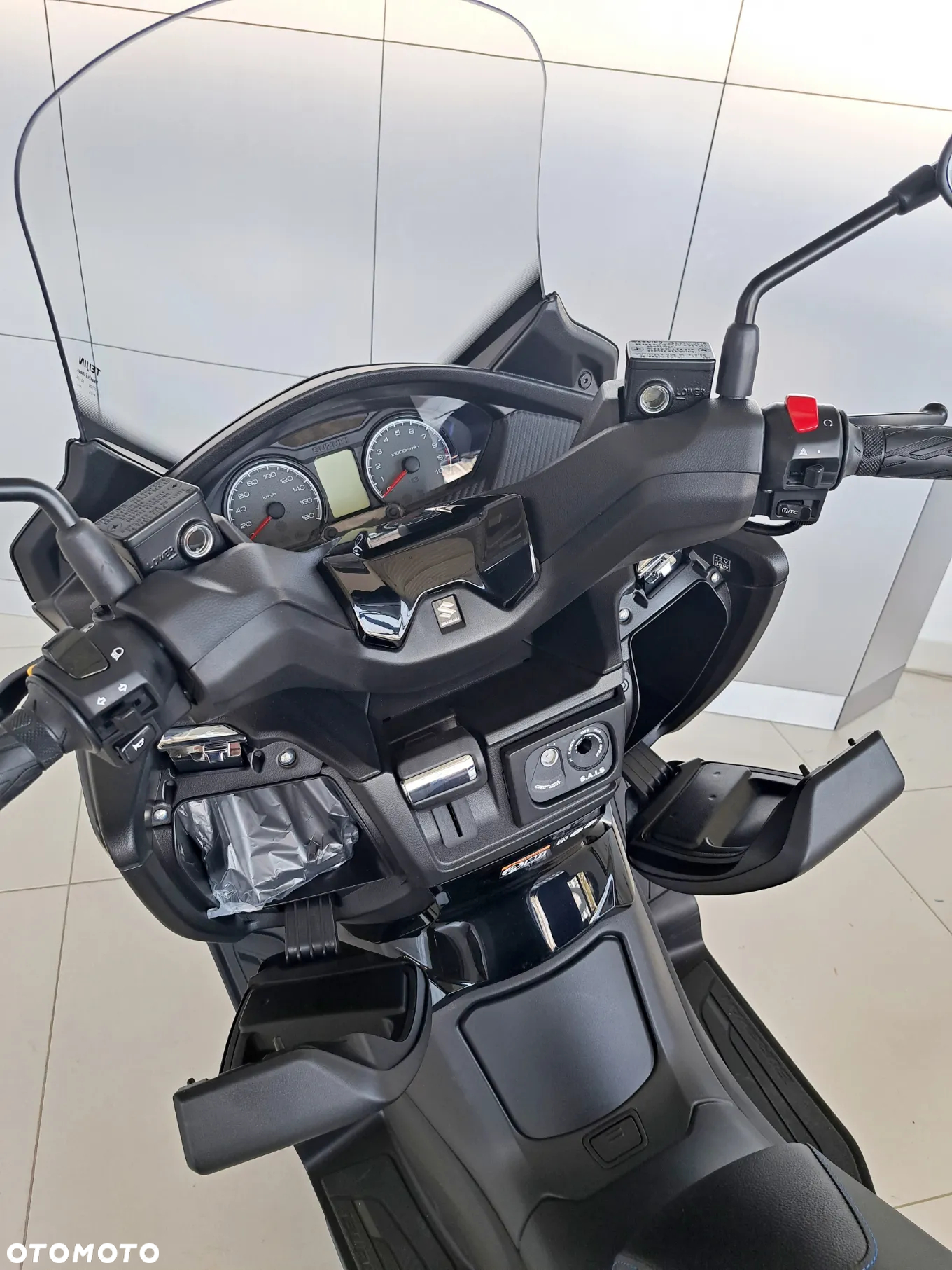 Suzuki Burgman - 12