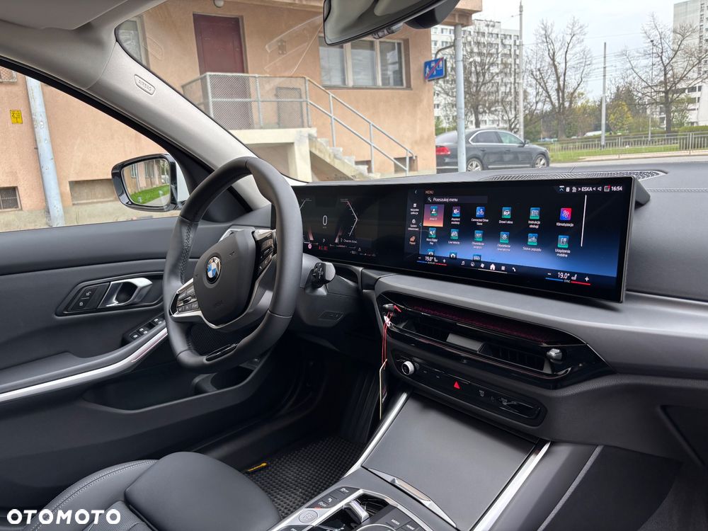 BMW Seria 3 318i - 13