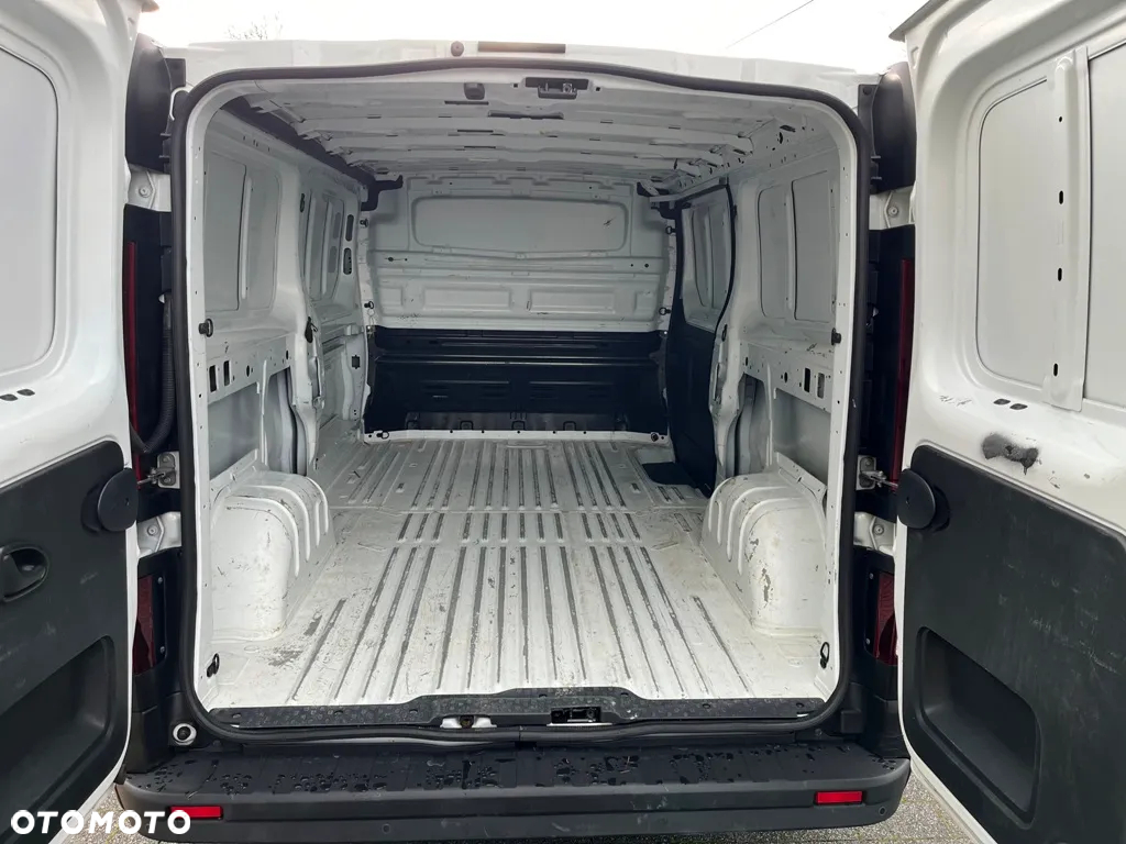 Nissan NV300 - 6