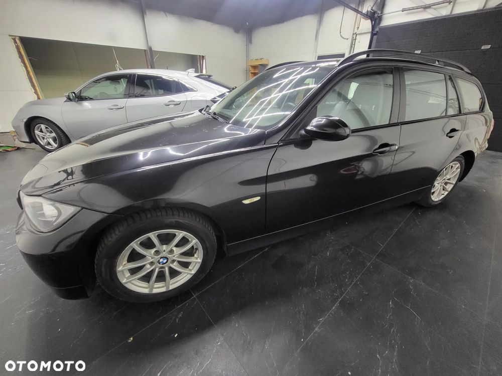 BMW Seria 3 318i - 26