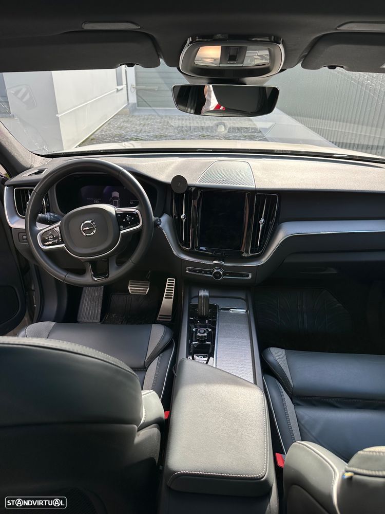 Volvo XC 60 2.0 T6 PHEV R-Design AWD - 11
