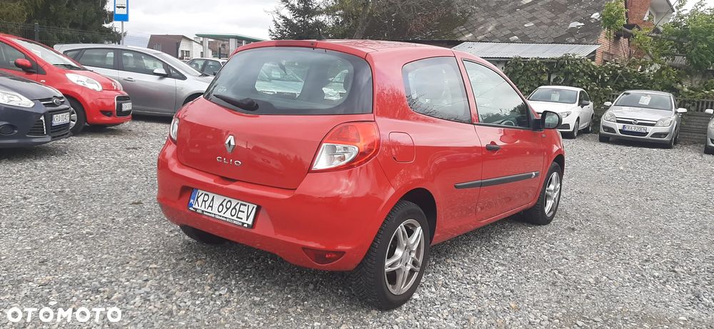 Renault Clio - 10
