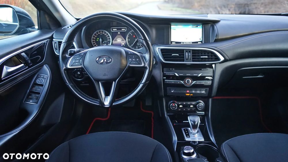 Infiniti Q30 1.5d Premium 7DCT - 7