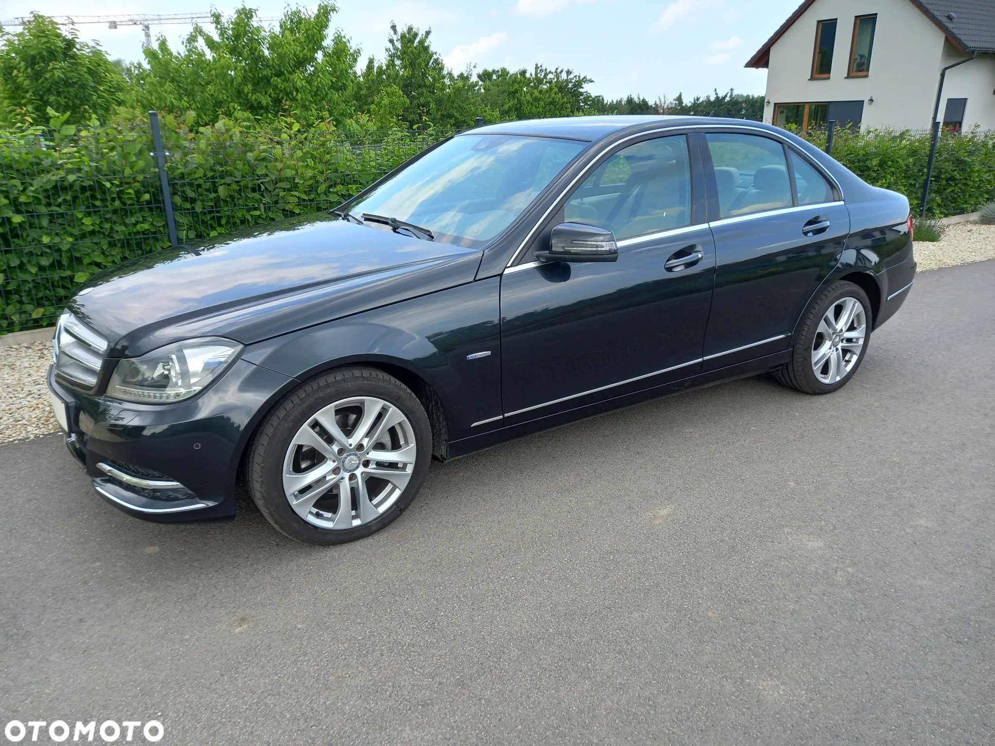 Mercedes-Benz Klasa C 250 CGI BlueEff Avantgarde - 2