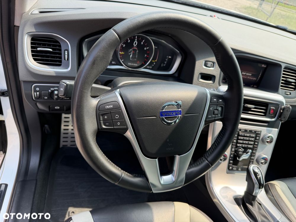 Volvo V60 Cross Country T5 AWD Geartronic Summum - 19