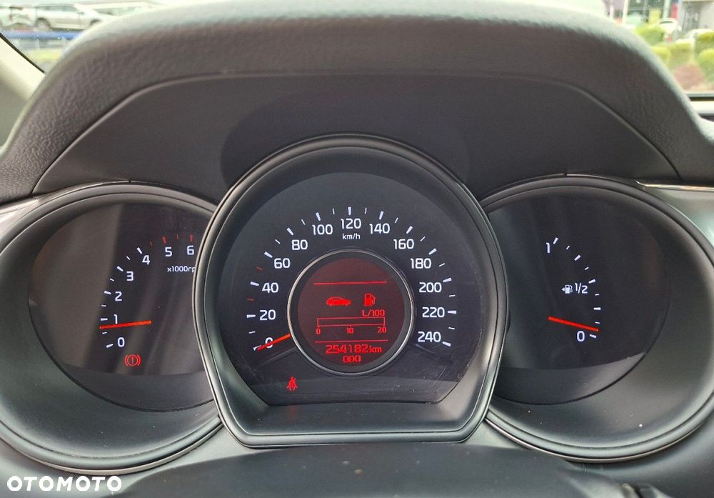 Kia Ceed - 33