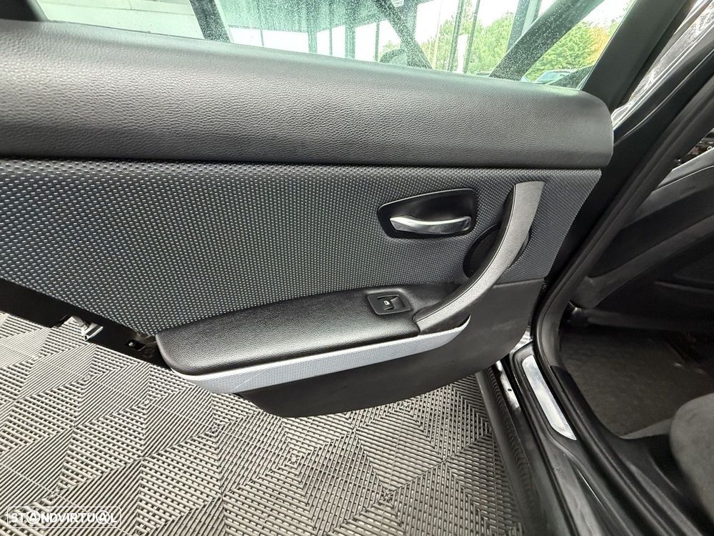 BMW 318 d Touring Pack M - 12