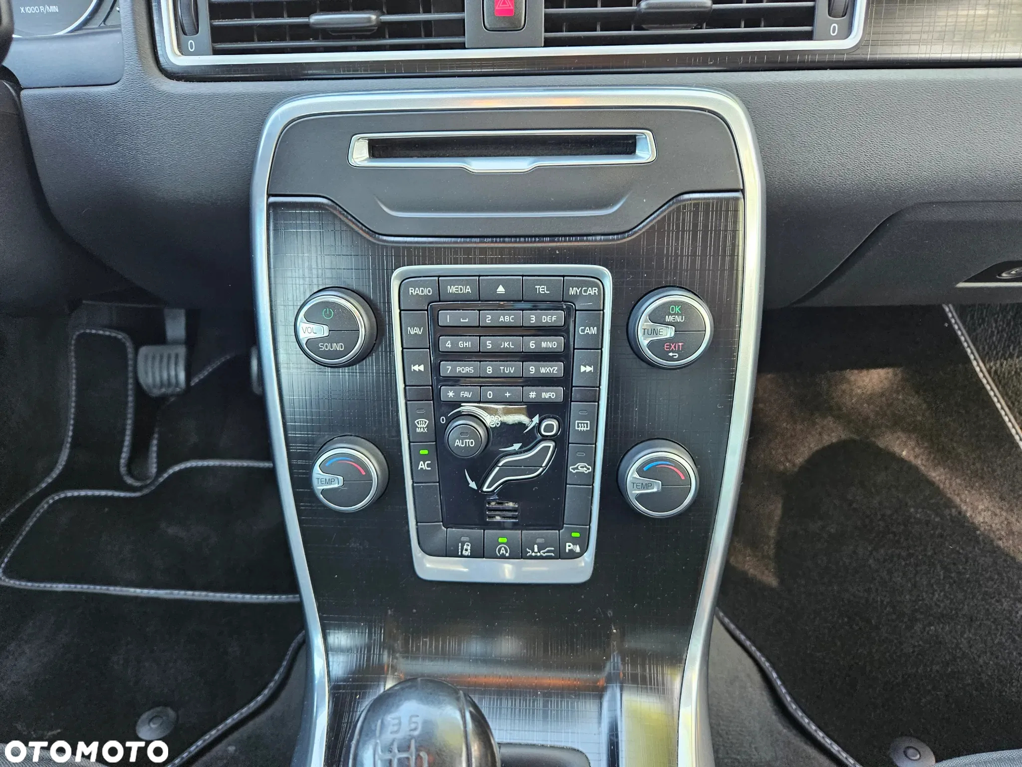 Volvo V70 D3 Dynamic Summum - 17