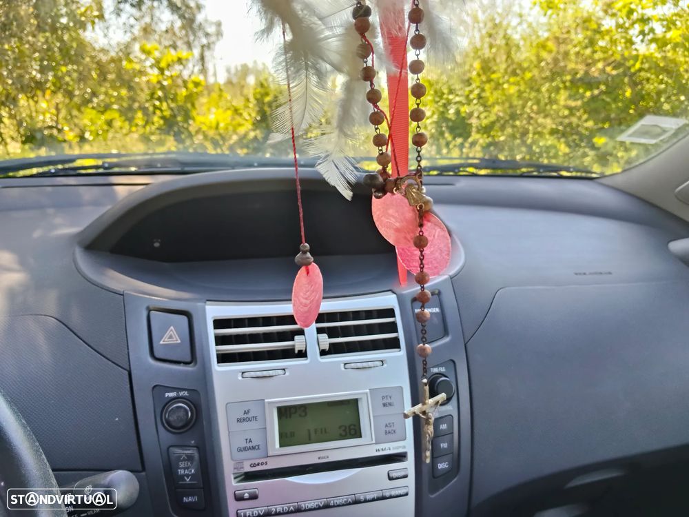 Toyota Yaris 1.0 VVT-i AC Manual - 8