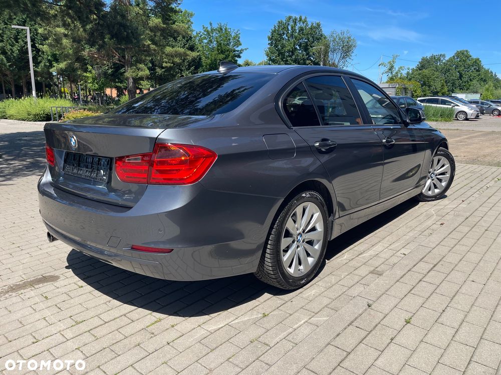 BMW Seria 3 320i - 5