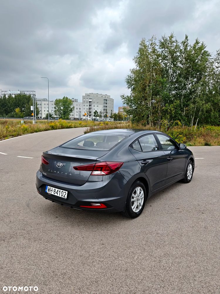 Hyundai Elantra 1.6 Classic Plus - 8