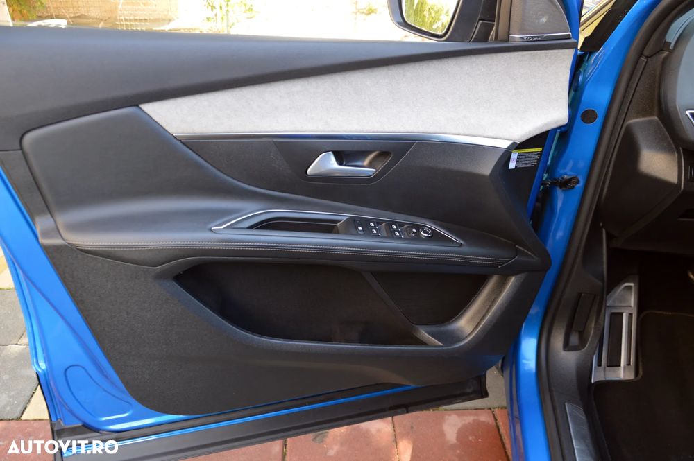 Peugeot 3008 PHEV 300 EAT8 4X4 GT - 11