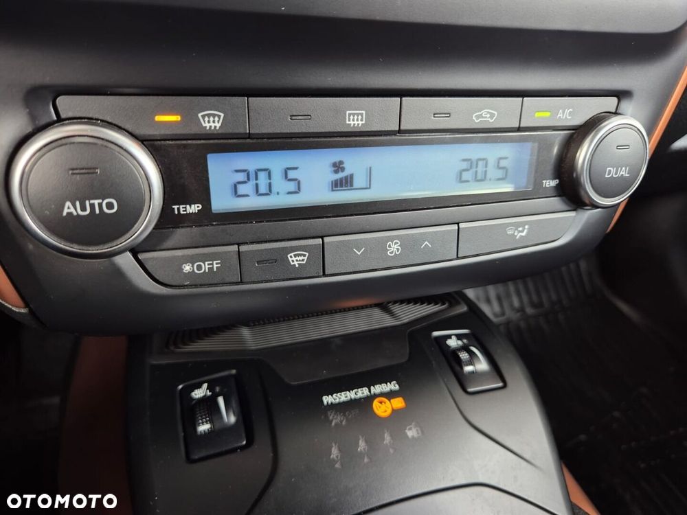 Toyota Avensis 1.8 Premium MS - 23