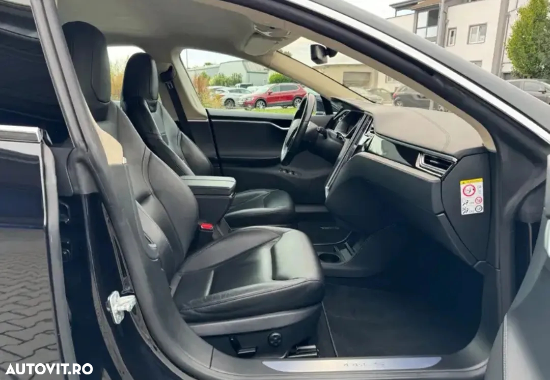 Tesla Model S - 5