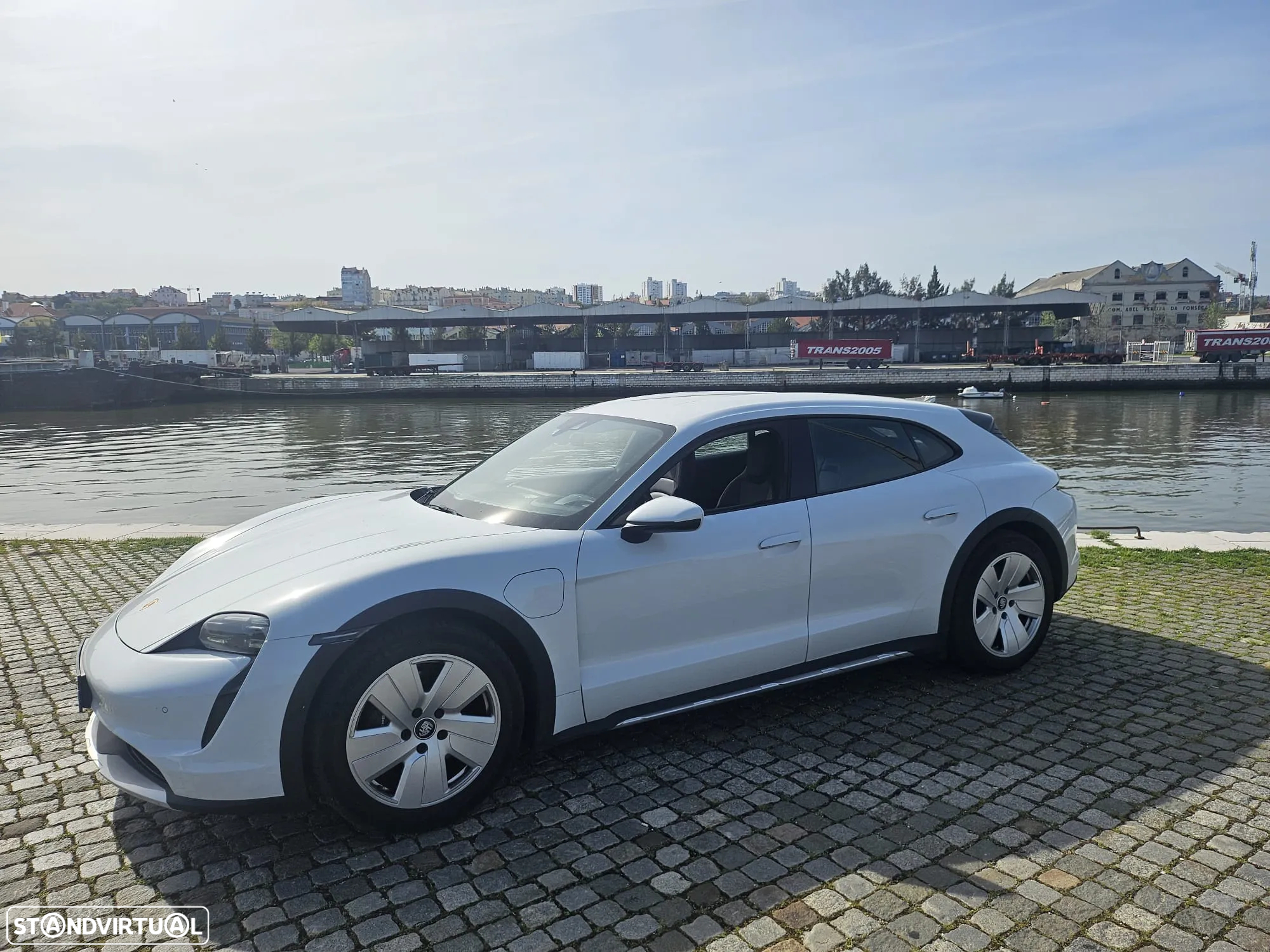 Porsche Taycan Cross Turismo 4 - 26