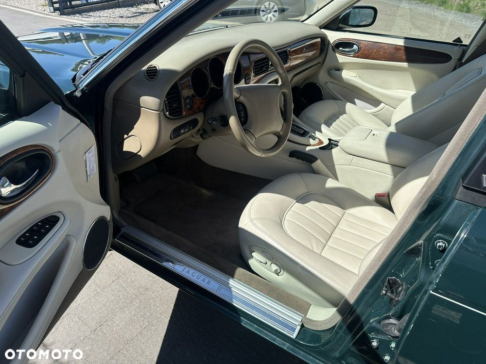 Jaguar XJ - 18