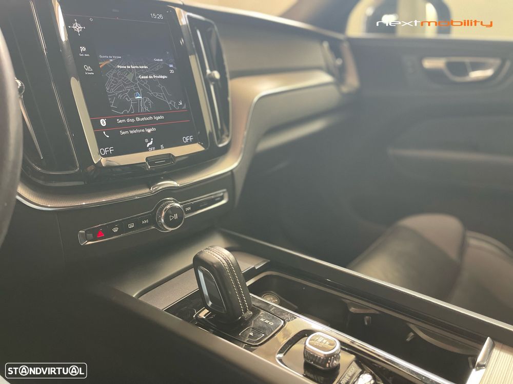 Volvo XC 60 2.0 T8 PHEV R-Design AWD - 14