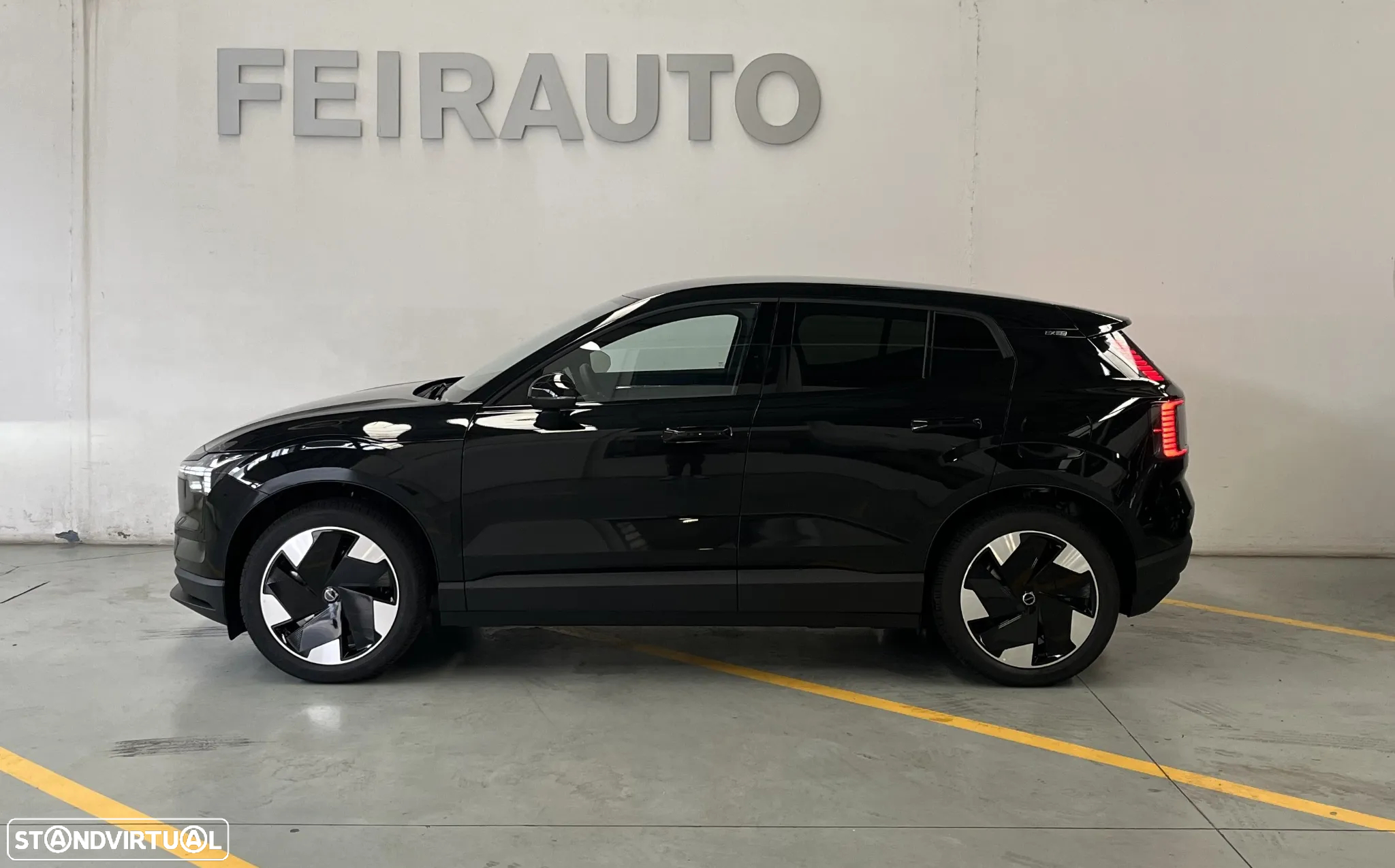 Volvo EX30 69 kWh Single Motor Extended Range Plus - 9