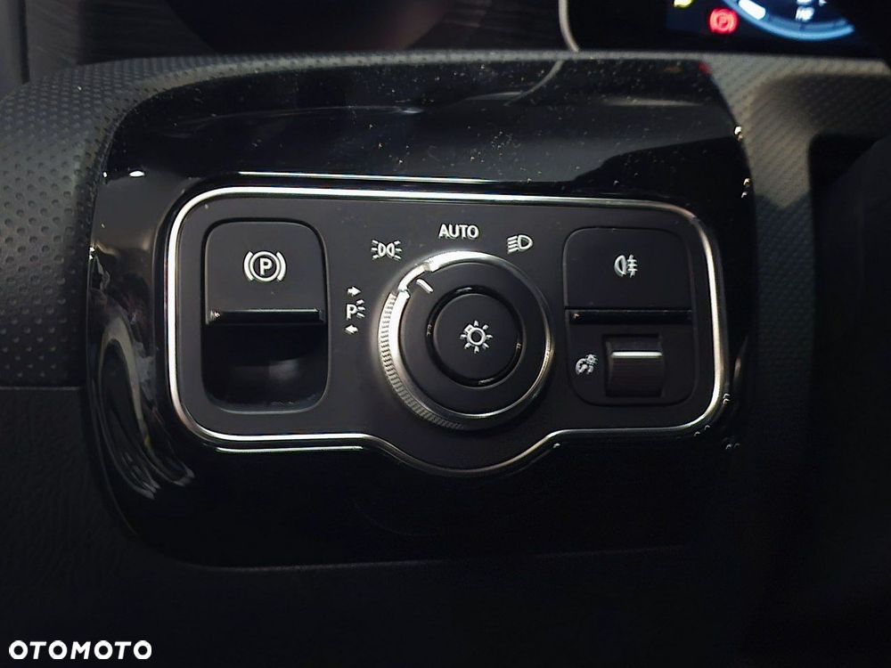 Mercedes-Benz Klasa A 220 7G-DCT AMG Line - 22