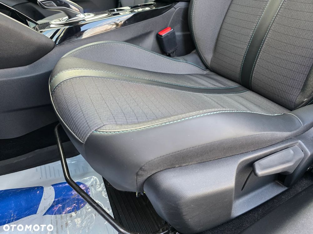 Peugeot 208 1.2 PureTech Allure S&S EAT8 - 6